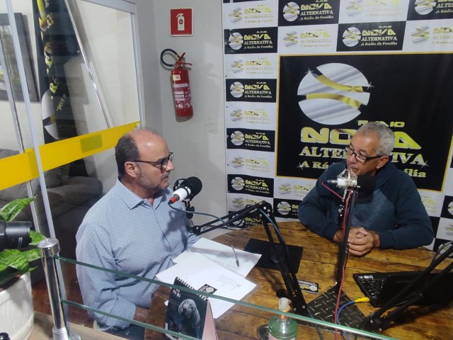 Deputado estadual Ricardo Madalena visita estudios da Rdio Nova Alternativa