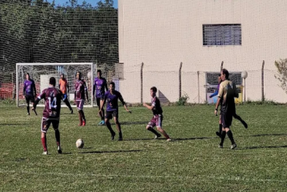 Ferrovi�ria estreia com goleada no su��o livre garcense.