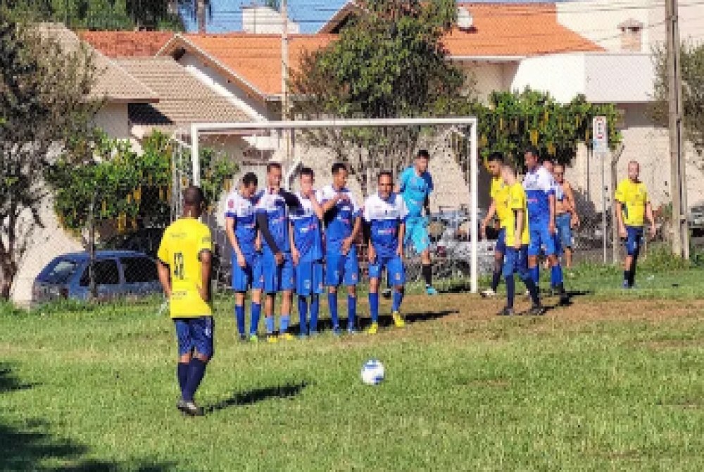Vivendo situa��o in�dita, su��o come�a no domingo (7) com 12 times.