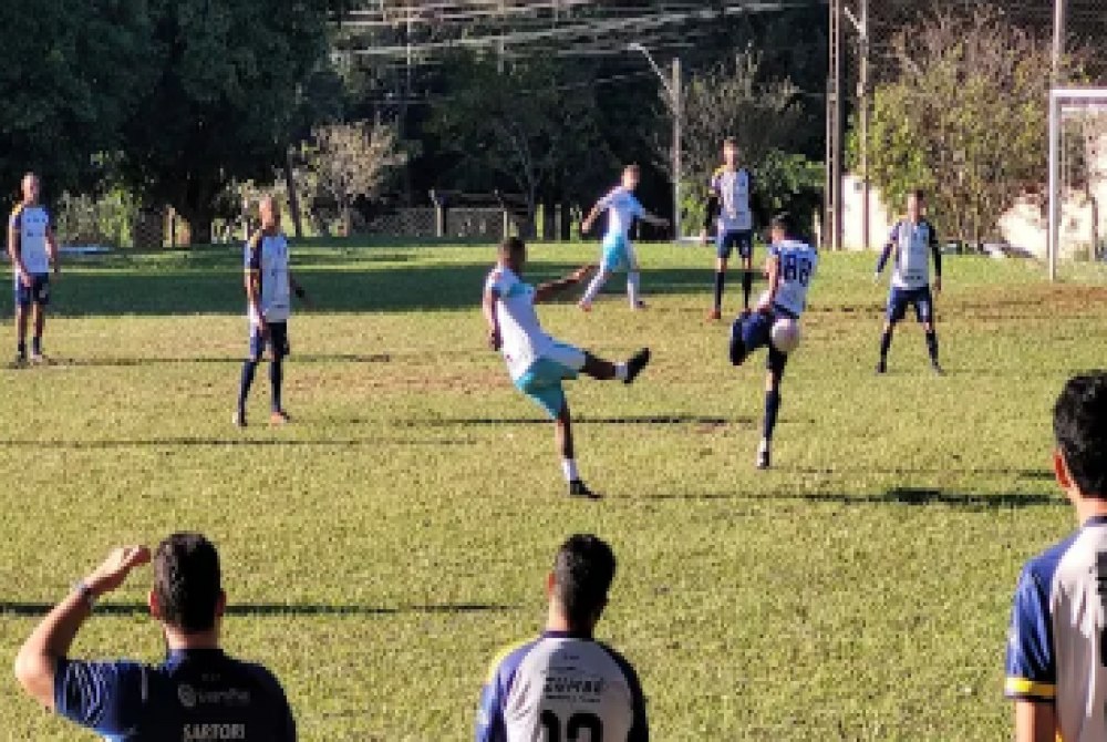 Dois grandes confrontos est�o previstos pelo futebol su��o no domingo (5).