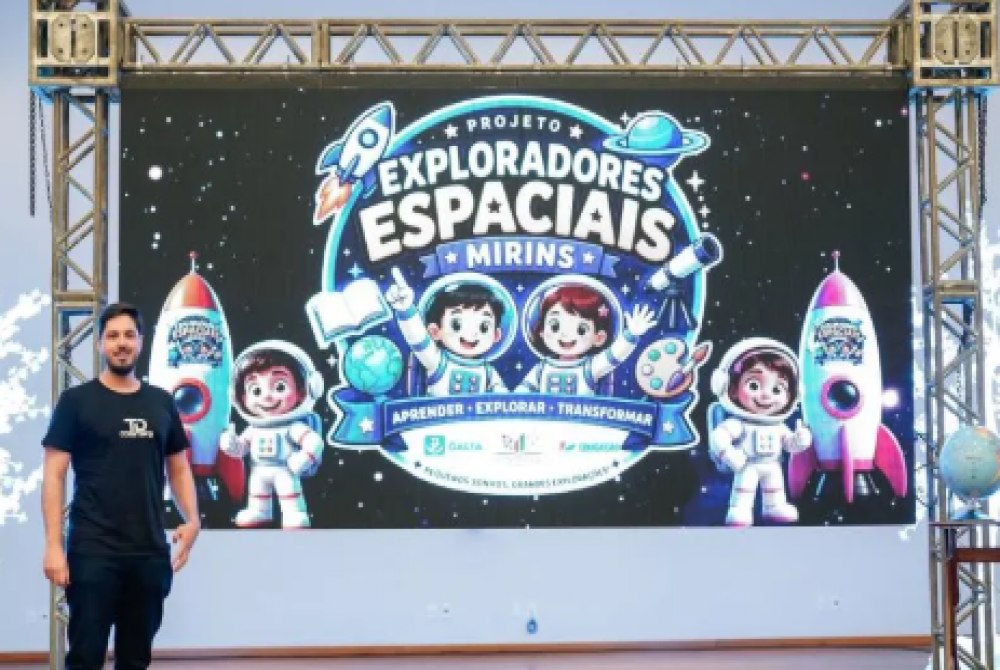 Gália entrega 350 telescópios a alunos e incentiva aprendizado da astronomia nas escolas. Gália entrega 350 telescópios a alunos e incentiva aprendizado da astronomia nas escolas.