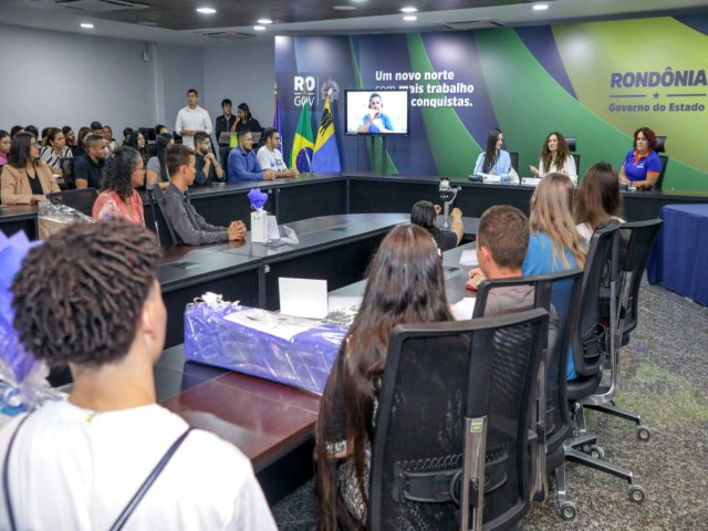 Governo de RO entrega premiao a alunos que tiveram histria transformada com a capacitao profissional na rea tecnolgica