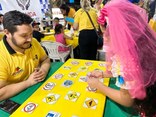 Educao de Trnsito  promovida pelo Detran-RO durante o Arraial Flor do Maracuj