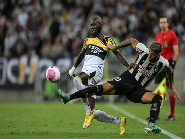 Botafogo empata com Cricima, mas se mantm lder do Brasileiro