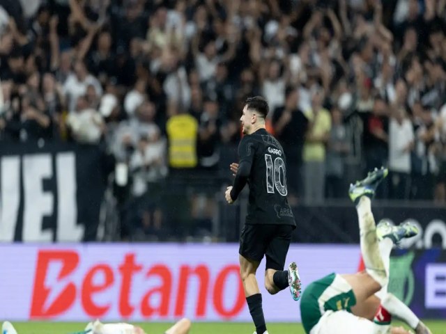 Corinthians vence clssico com o Palmeiras para se afastar do Z4