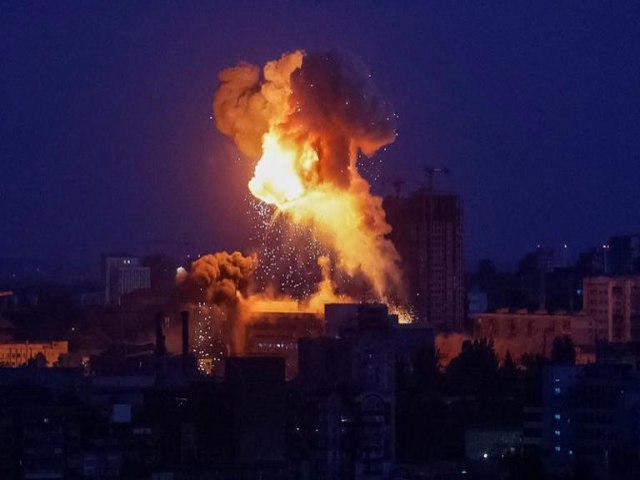 R�ssia amea�a atacar instala��es de defesa em Kiev e pede que estrangeiros deixem a cidade
