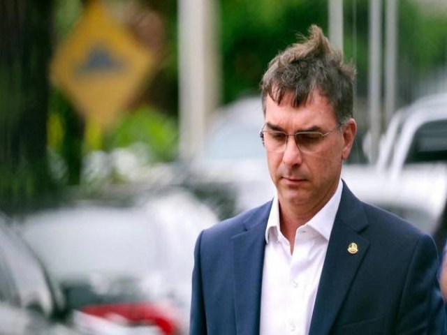 Fl�vio Bolsonaro � apontado nas redes sociais como o maior respons�vel pelo tarifa�o dos EUA