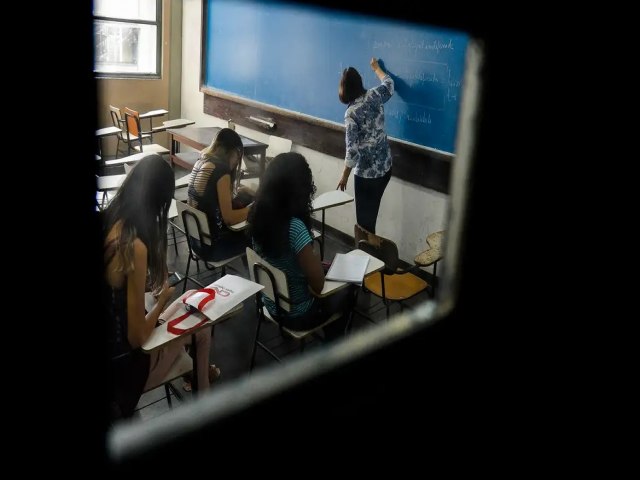 Sancionado piso salarial para professores da educa��o b�sica; mudan�a ter� impacto de R$ 8 bi para os munic�pios em 2026