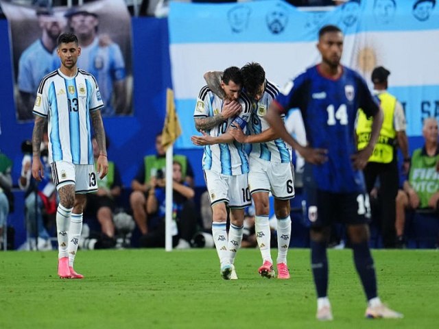 Argentina flerta com perigo, mas supera hero�smo de Cabo Verde e avan�a na prorroga��o