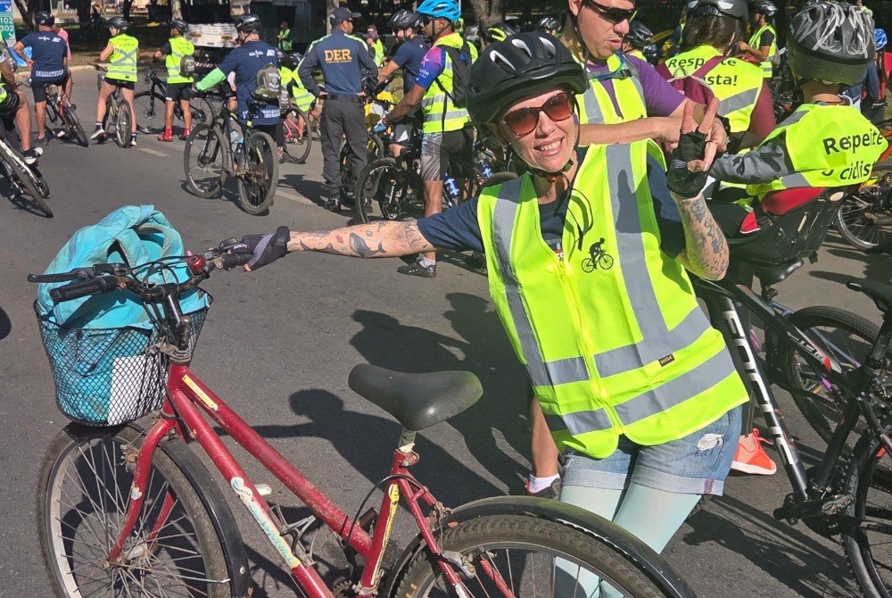 Passeio com 700 ciclistas no Eix�o Sul encerra o Maio Amarelo