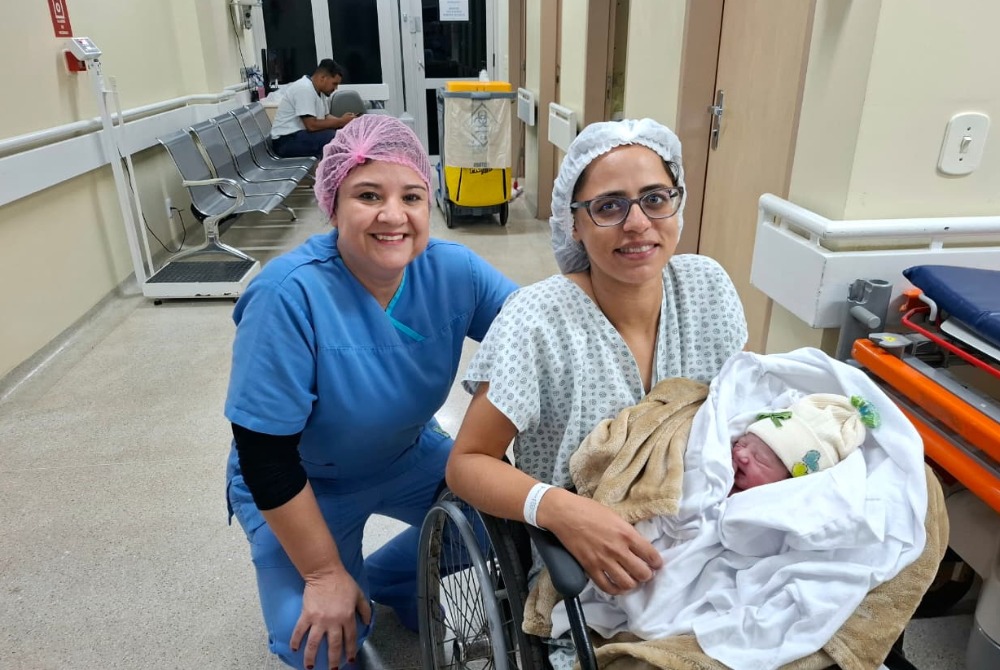 Imagem da Not&iacute;cia Beb�s do Hospital de Santa Maria ganham toucas customizadas e nascem em clima de Copa