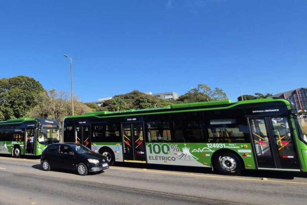 Dezoito �nibus el�tricos chegam � frota do transporte p�blico no DF