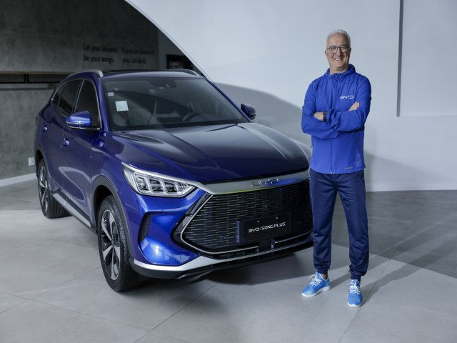 BYD anuncia Dorival Jnior como embaixador da marca