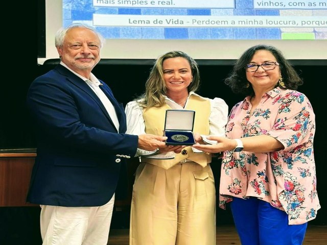 Carina Alves, brasileira, ativista social, foi agraciada com a Medalha de Mrito Pr-Incluso em Portugal