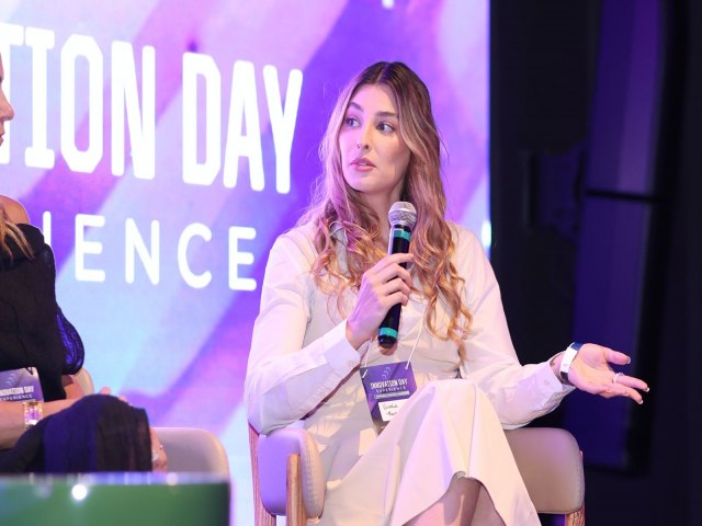 Victria Rocha Inspira no Innovation Day XP com Palestra sobre IA, Sustentabilidade e Conscincia