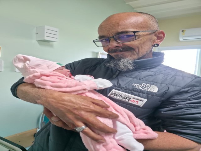 Ellara � recebida como um presente precioso