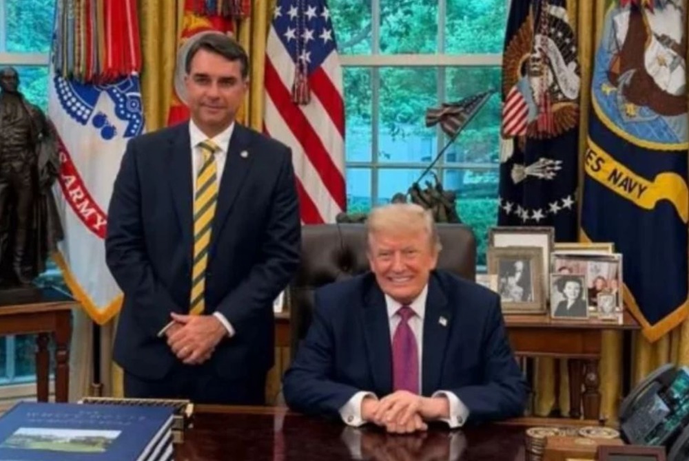 PT ataca Fl�vio Bolsonaro por articular com EUA classifica��o de fac��es como terroristas