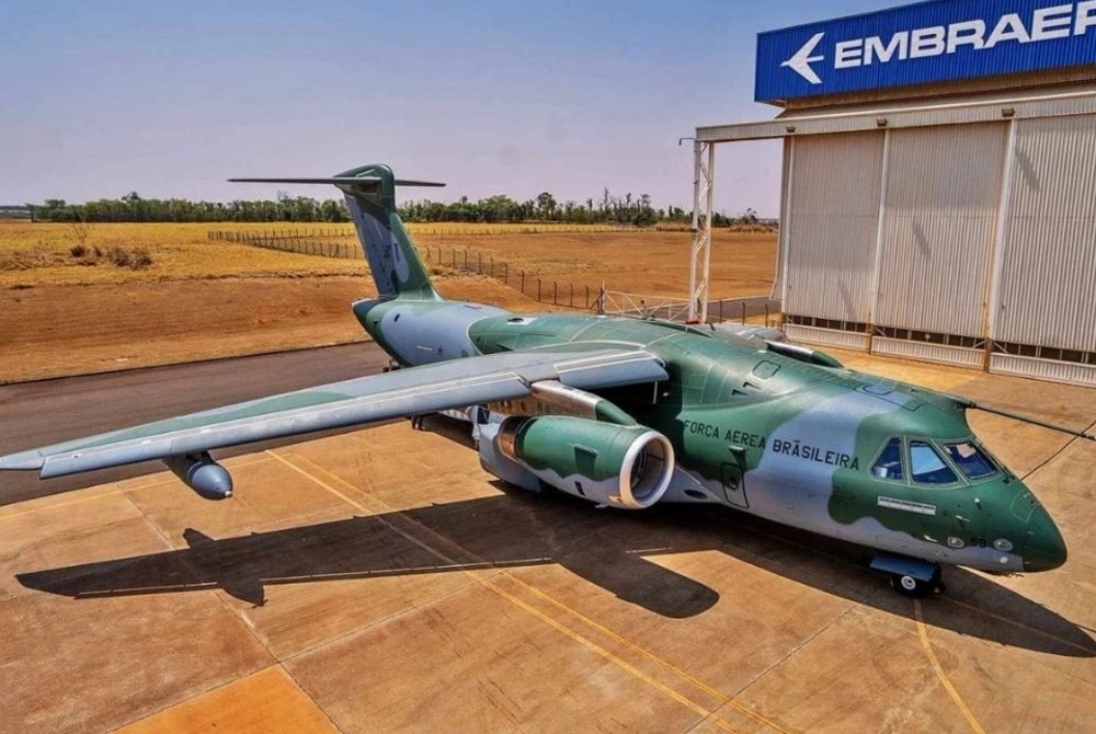 Novo contrato entre FAB e Embraer fortalece a disponibilidade operacional do KC-390 e vantagem competitiva da aeronave