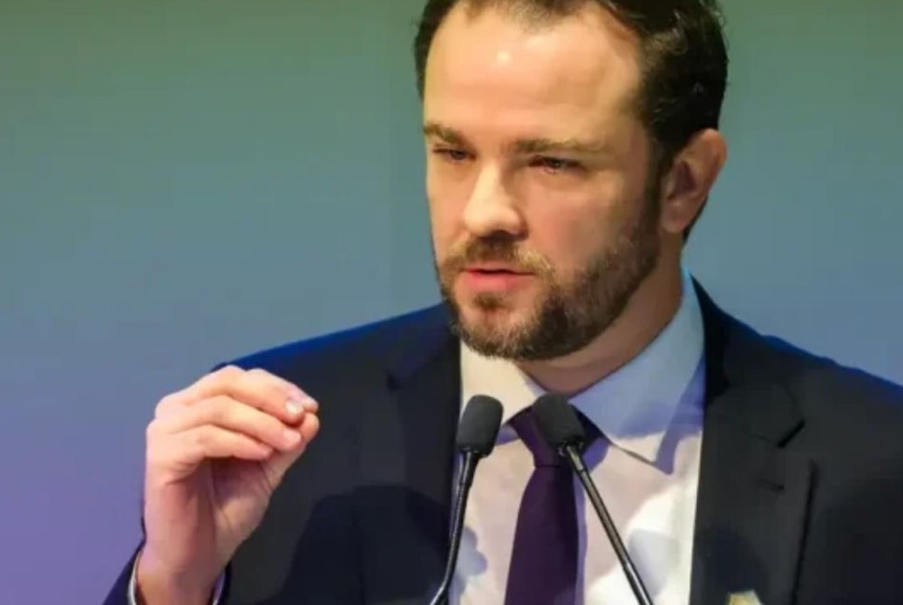 Durigan critica san��es dos EUA contra poss�vel rede do PCC