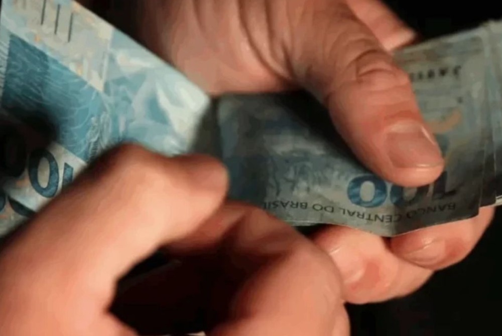 Crise na poupan�a dispara: brasileiros sacam mais do que depositam e rombo chega a R$ 39,3 bilh�es