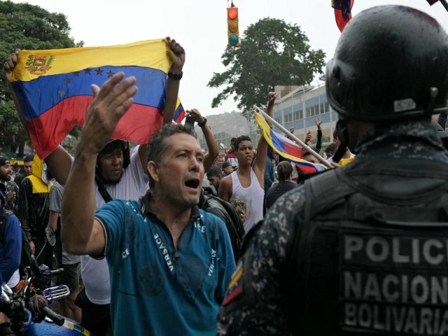 Protestos e Mortes Aumentam Aps Vitria Contestada de Nicols Maduro na Venezuela