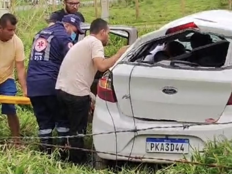 Motorista Perde o Controle e Capota Carro na BR-420 em Mutupe