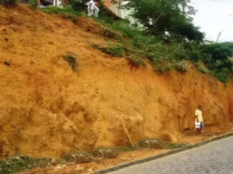 Governo da Bahia Autoriza Obra de Conteno de Encosta na Rua Clementino Santos em Mutupe