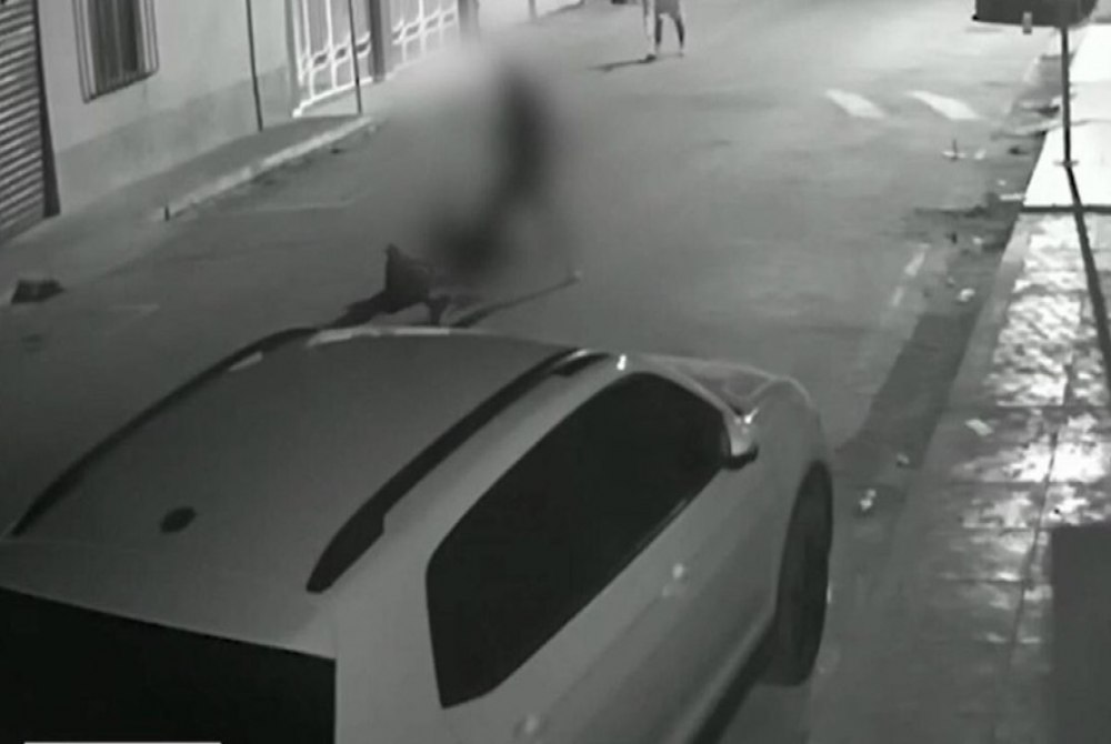 Homem em situa��o de rua � assassinado a facadas em Irec�; c�meras registraram o crime