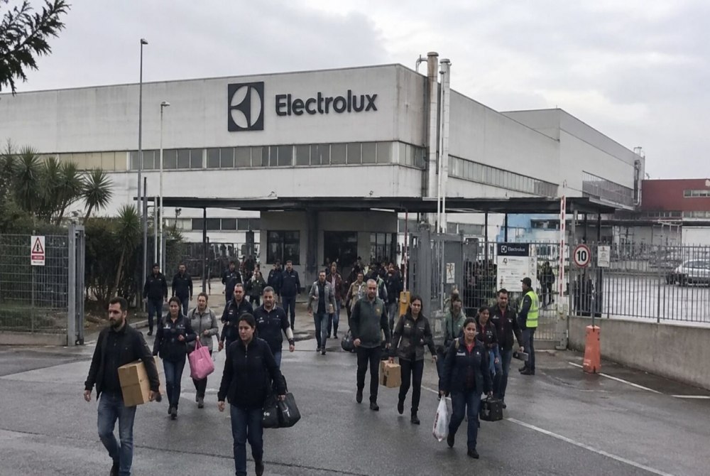 Electrolux anuncia reestrutura��o global, fecha unidade industrial e prev� milhares de cortes de empregos