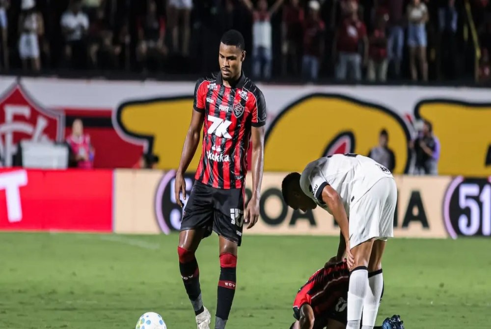 Ap�s les�o de Nathan Mendes, Vit�ria acelera busca por refor�os para sequ�ncia da temporada