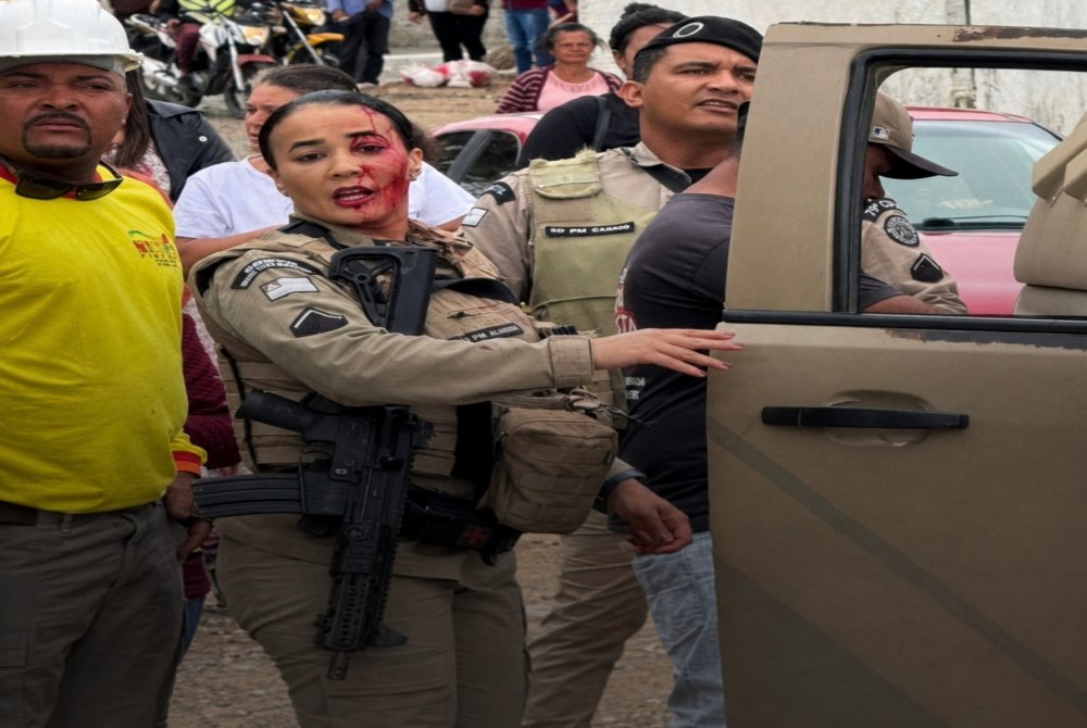 Suspeito armado com faca e estilingue � preso ap�s ferir policial durante a��o da PM em Po��es