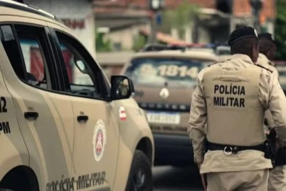 Policiais militares ficam feridos ap�s confronto armado em Vila Can�ria, em Salvador