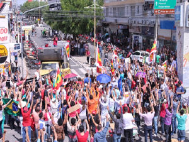 População de Patos vai às ruas em protesto contra as Reformas Trabalhistas e da Previdência