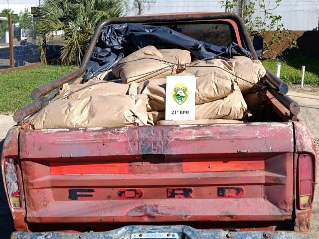 Caminhonete Argentina com Carga de Leite em P� � Apreendida pela PM ap�s Tentativa de Fuga em Barrac�o