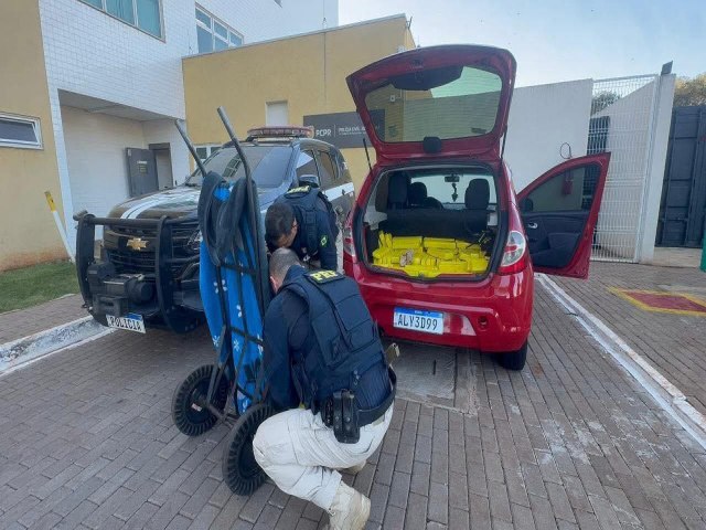 PRF Prende Casal com Carro Carregado de Maconha na BR-163 em Lindoeste PRF Prende Casal com Carro Carregado de Maconha na BR-163 em Lindoeste