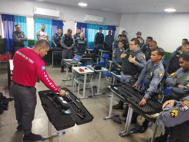 os policiais militares do 13 Comando Regional de Nova Xavantina e Campinapolis, realizam treinamento com os novos armamentos .