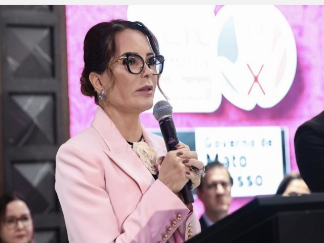 Primeira-dama anuncia criao da Superintendncia de Poltica da Mulher  SER Famlia Mulher