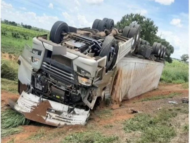 acidente envolvendo uma carreta ocorreu nesta quinta-feira (29/02) na BR-158, entre os municpios de gua Boa e Nova Xavantina