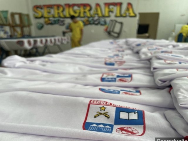 Reeducandos confeccionam 50 mil uniformes para escolas militares e do sistema prisional