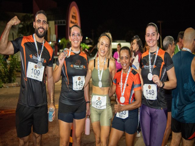 A 3 edio da Run NIGHT 5 km, contou com mais de 100 atletas e centenas de muncipes prestigiando o evento.