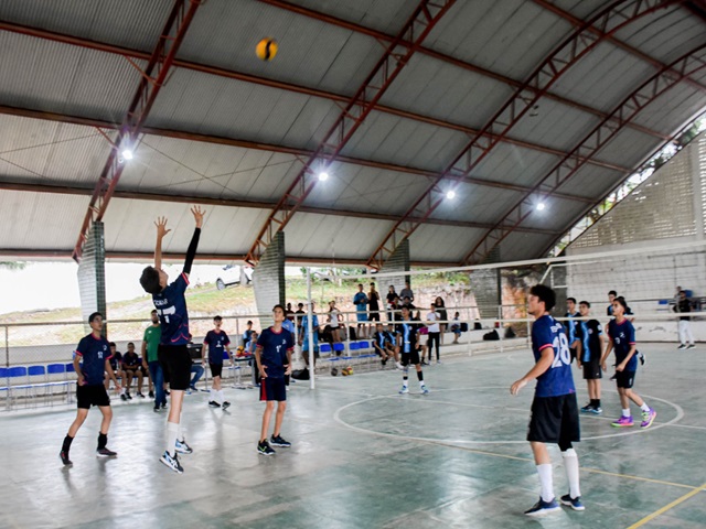 JEPS 2024: estudantes disputaram o voleibol na tera-feira (16) em Gravat/PE