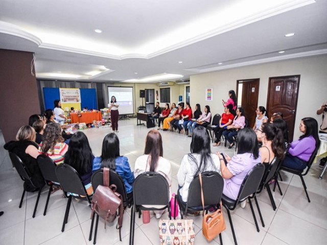 Capacitao em Gravat promove novas abordagens pedaggicas para professoras de creches municipais