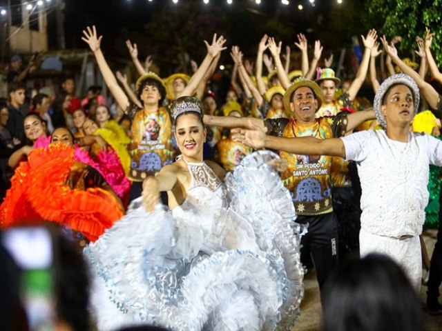 Apresentaes de quadrilha, forr p-de-serra e comidas tpicas, marcaram o So Joo no distrito de So Severino