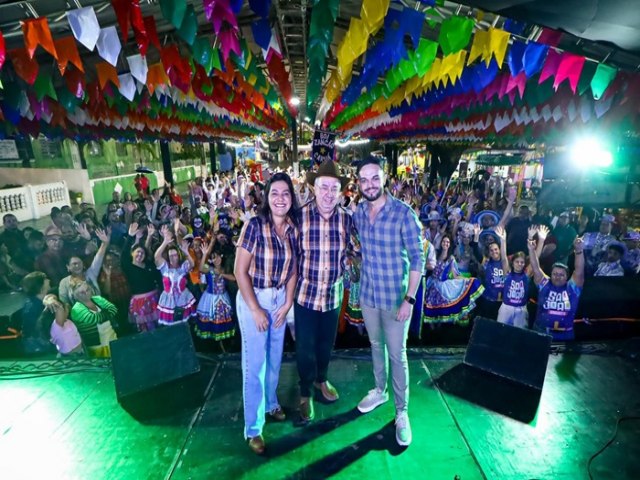 Gravat: Cortejo de quadrilhas e apresentaes culturais animam abertura do Polo da Sanfonadas