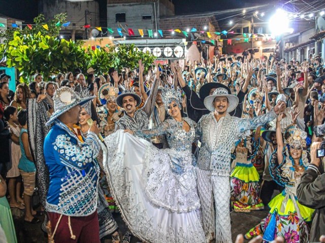 Caravana do So Joo da Gente desembarca no Bairro Novo e traz uma noite animada 