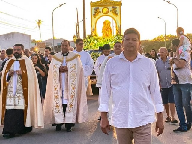 Delegado Srgio Moreira Participa da Missa em Homenagem  Padroeira de Gravat