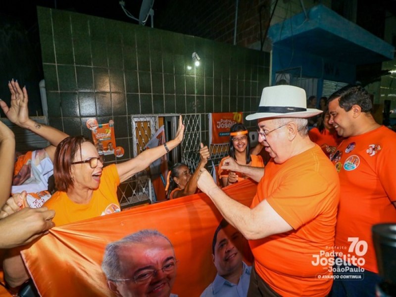 Gravat: Porta a Porta no bairro Boa Vista atrai multido em apoio  reeleio de Joselito Gomes