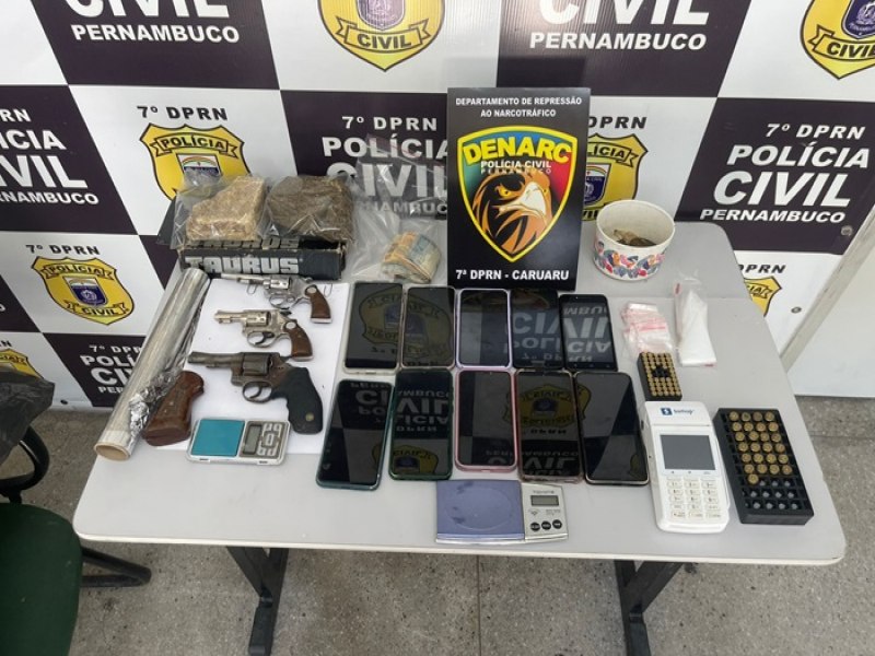 Polcia prende dois homens com drogas e armas de fogo em Caruaru/PE