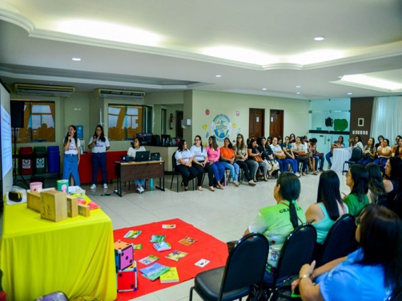 Professores participam do encontro Compromisso Nacional - Criana Alfabetizada