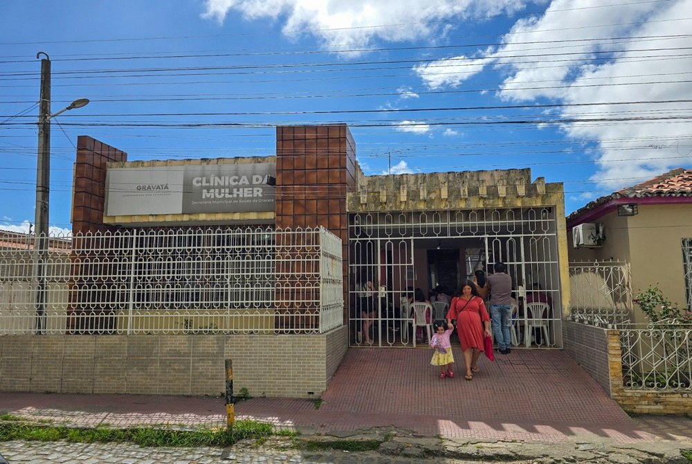 Cl�nica da Mulher de Gravat� recebe a��o pelo Agosto Lil�s e Agosto Dourado